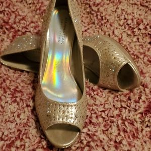 Manhattan silver high heels